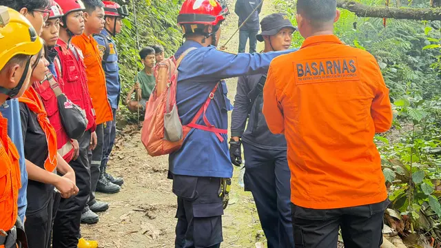 Operasi pencarian lansia 51 tahun yang hilang di hutan Kelurahan Battang Barat, Kecamatan Wara Barat, Kota Palopo, Sulawesi Selatan. (Dok. Istimewa)