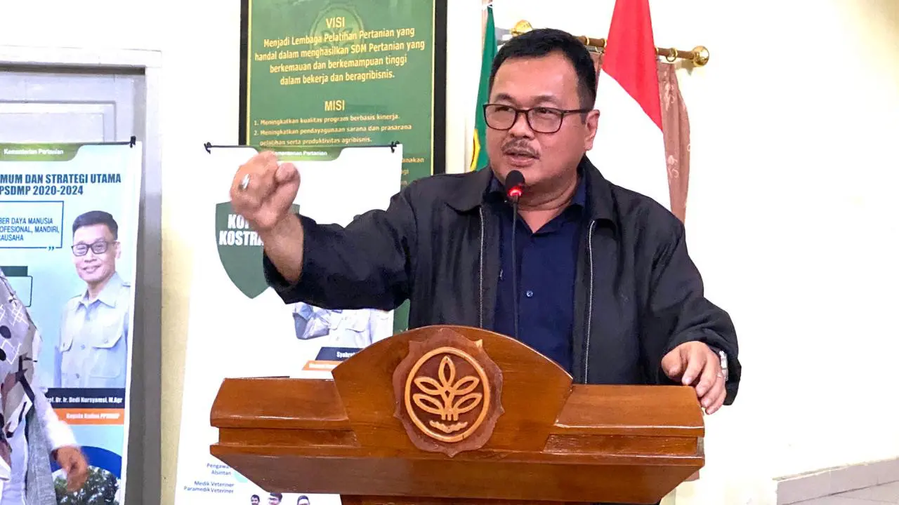 Kepala Pusat Pelatihan Pertanian, Bustanul Arifin Caya