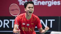 Selebrasi tunggal putra Indonesia Anthony Sinisuka Ginting setelah menang melawan Lu Guang Zu (China) pada laga pertama final Thomas Cup 2021 di Ceres Arena, Minggu (17/10/2021). Anthony harus melakoni rubber game untuk menaklukkan Lu Guang Zu 18-21, 21-14, 21-16 (Claus Fisker/Ritzau Scanpix via AP)