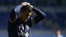 Striker Juventus, Cristiano Ronaldo tampak kecewa usai gagal memanfaatkan peluang dalam laga lanjutan Liga Italia 2020/21 melawan Lazio di Olimpico Stadium, Roma, Minggu (8/11/2020). (AFP/Filippo Monteforte)