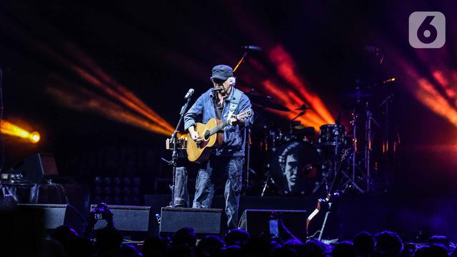 Iwan Fals Kejutkan Pengunjung Synchronize Fest 2019