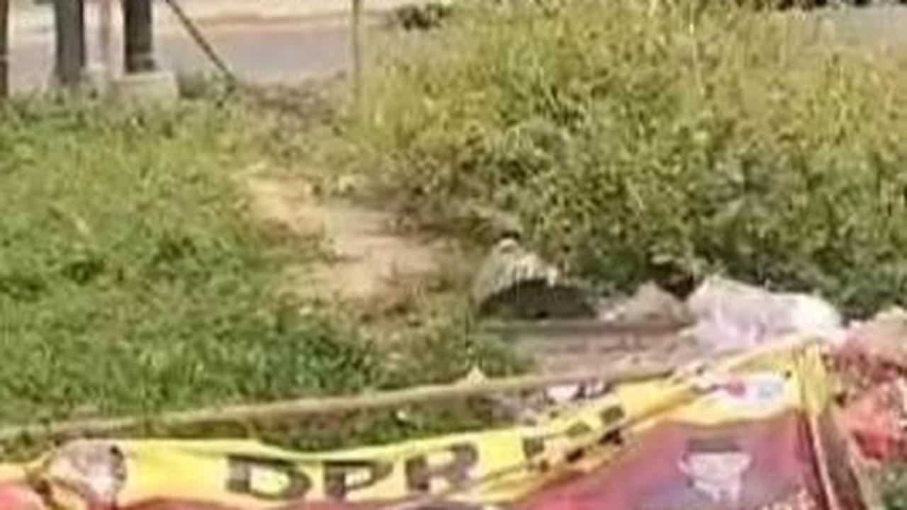 Baliho Caleg DPR Roboh Timpa Kepala Desa di Bekasi saat Naik Motor, Korban Dilarikan ke Rumah Sakit