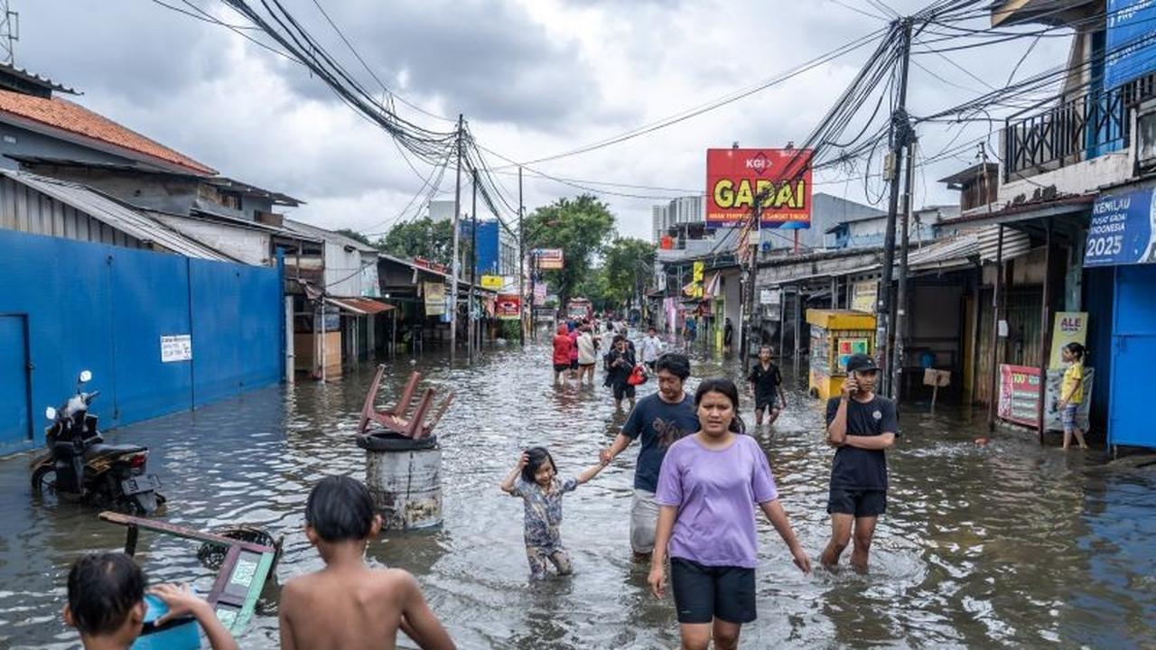 Banjir Jakarta: 46 RT dan Satu Ruas Jalan Masih Tergenang pada Sabtu Malam