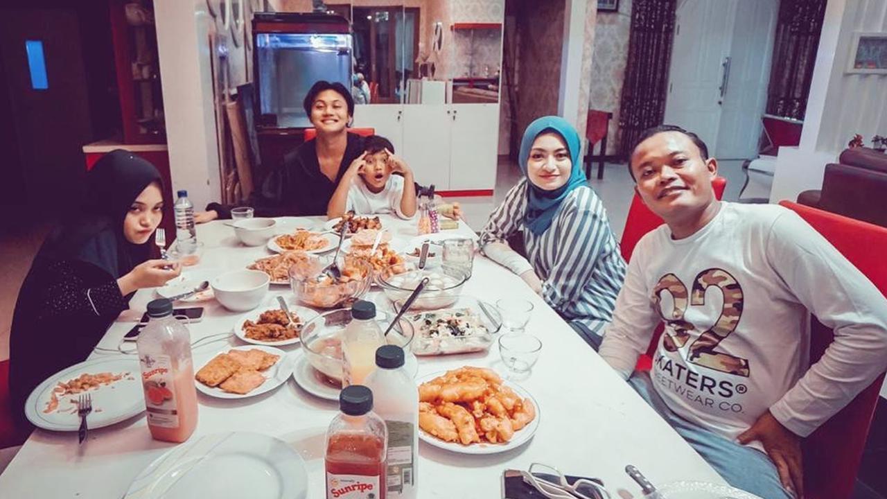 Calon Ibu Sambung, Ini 6 Potret Kedekatan Nathalie Holscher dan Anak Sule