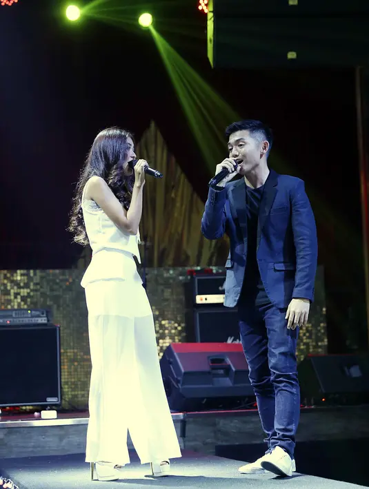 Sambil kuliah, ayah satu anak ini juga mengikuti les masak. Ia juga mempraktekkannya dirumah sambil melihat acara teve. (Nurwahyunan/Bintang.com)