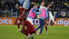Lazio sukses mencuri poin penuh dari markas AS Roma pada laga pekan ke-13 Liga Italia 2022/2023 yang berlangsung di Stadio Olimpico, Senin (7/11/2022) dini hari WIB. (AP/Gregorio Borgia)