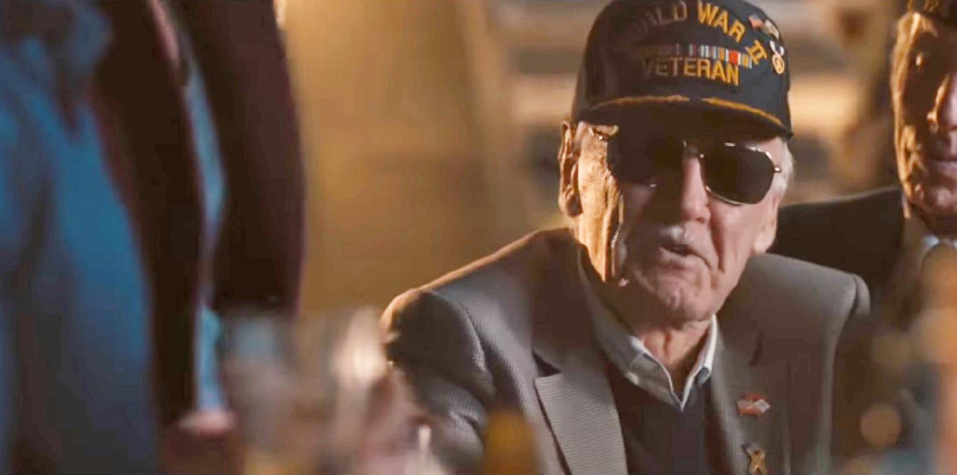 Cameo Stan Lee dalam The Avengers Age of Ultron (YouTube)