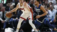 Goran Dragic menghadapi kawalan ketat pemain Timberwolves (AFP)