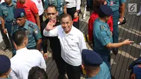 Menteri Pertahanan Ryamizard Ryacudu berada di atas KRI Bima Suci saat menerima kapal tersebut di Pelabuhan Tanjung Priok, Jakarta, Kamis (16/11). (Liputan6.com/Angga Yuniar)