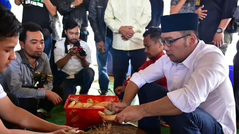 Cagub Jabar Ridwan Kamil menemui petani ubi cilembu