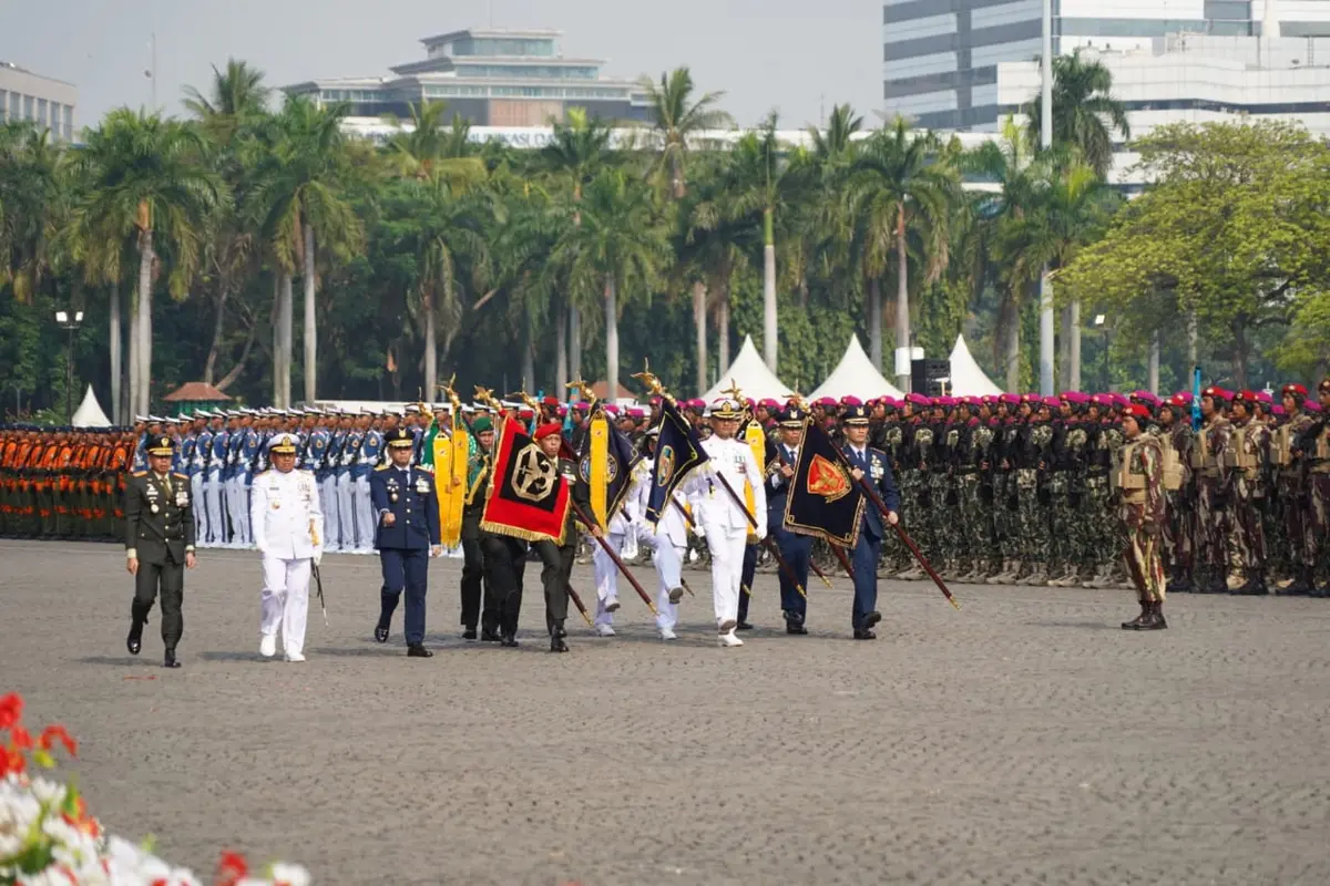 Grup 1 Komando Pasukan Khusus (Kopassus) menerima penghargaan tanda kehormatan Samkarya Nugraha dari Presiden Republik Indonesia (RI) Joko Widodo pada peringatan HUT TNI ke-79 di Monas, Jakarta (5/10) (Istimewa)
