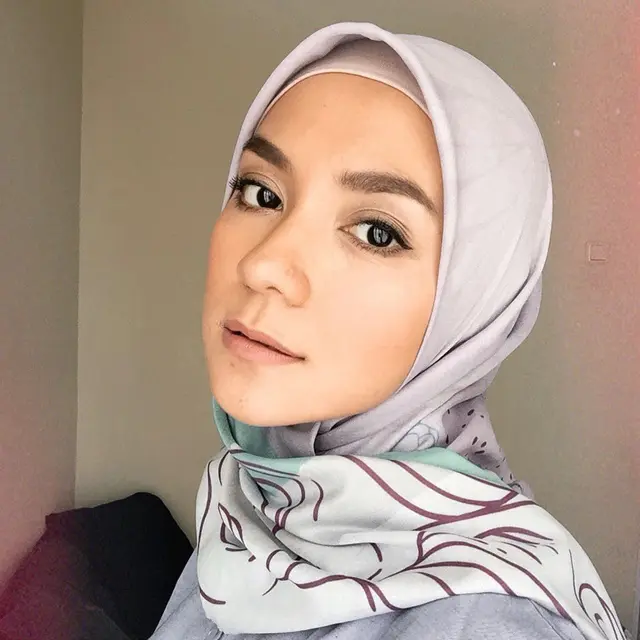 6 Transformasi Enno Lerian, dari Penyanyi Cilik Sampai Cantik Berhijab