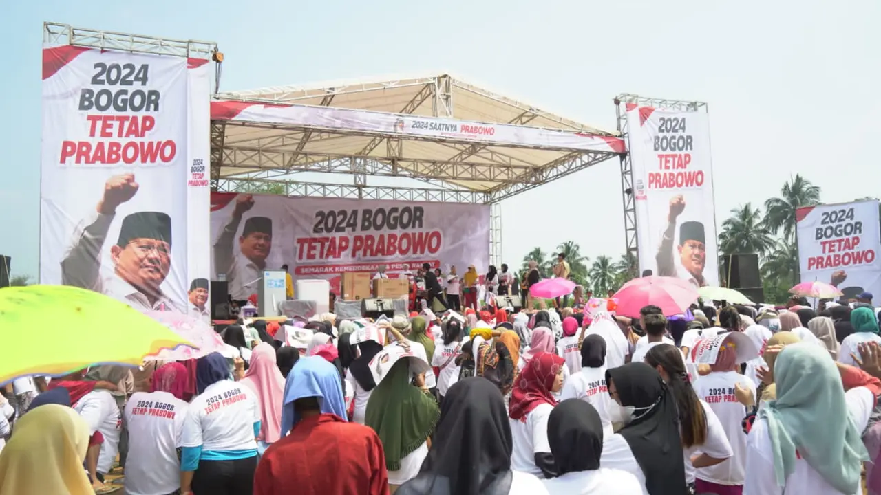 Ribuan warga menghadiri acara Semarak Kemerdekaan dan Pesta Rakyat sekaligus deklarasi  '2024 Bogor Tetap Prabowo' di Kawasan Gunung Bunder, Bogor pada (12/8/2023).