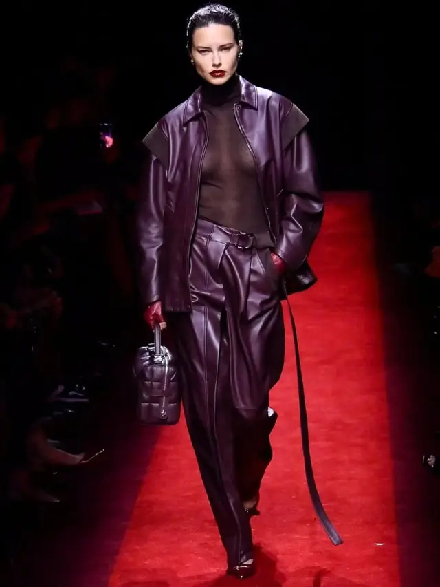 6 Pesona Lisa BLACKPINK Tampil Stunning dengan Glam Makeup dan Side Bangs untuk Las Vegas F1 Grand Prix