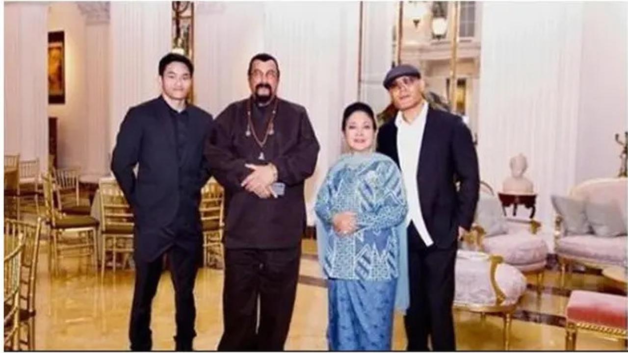6 Potret Azka Corbuzier Bertemu Steven Seagal, Ngobrol Tentang Seni Bela Diri
