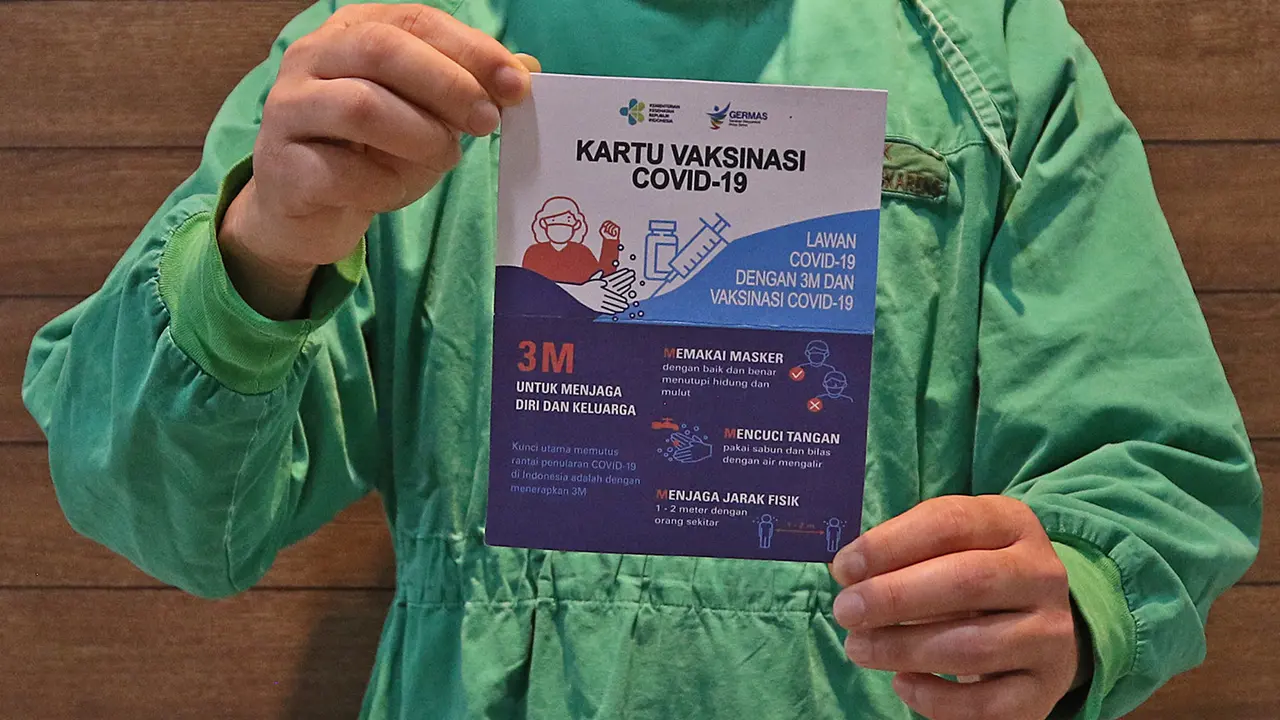 Ketua IDI Terpilih Vaksinasi COVID-19 Bersama Nakes RSUD Cengkareng
