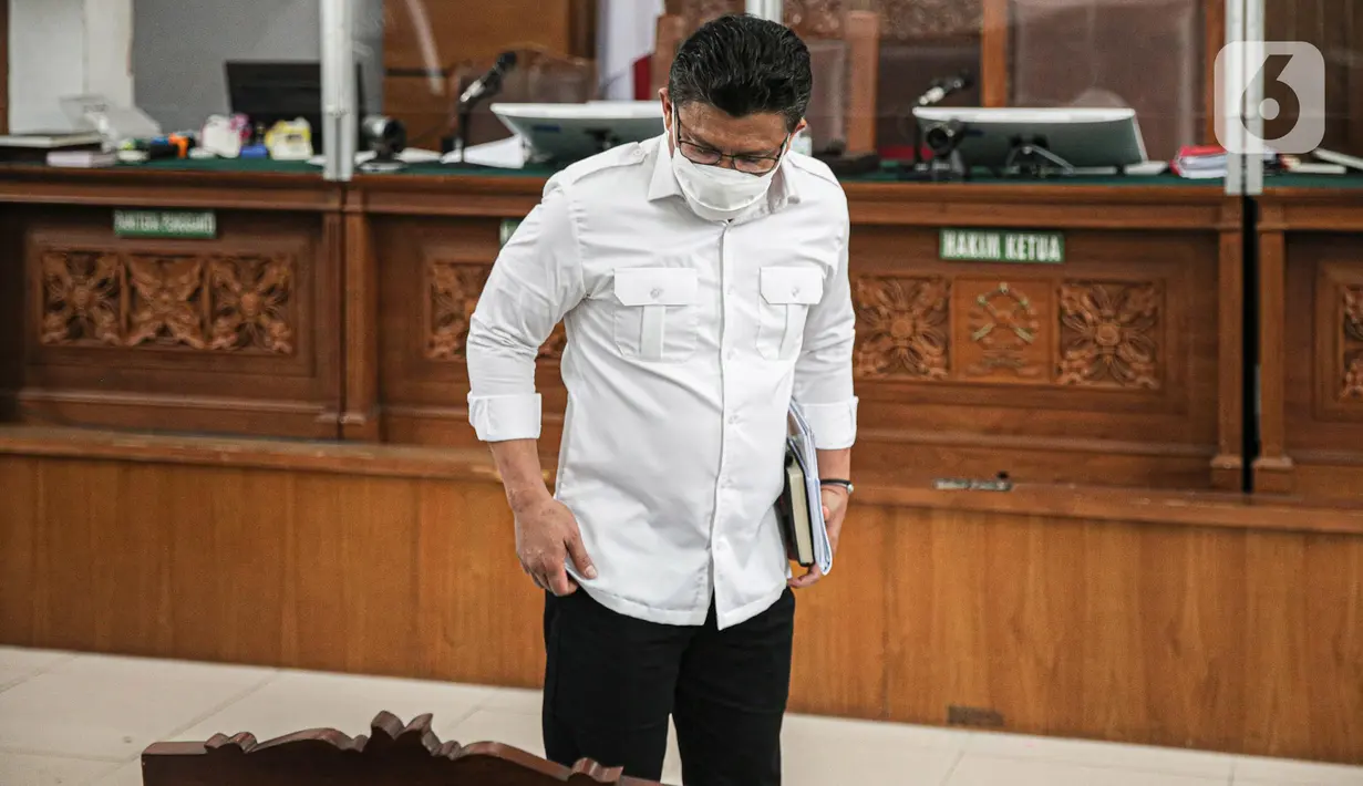 Ferdy Sambo bersiap menjalani sidang kasus pembunuhan berencana terhadap Nofriansyah Yousa Hutabarat atau Brigadir J di Pengadian Negeri Jakarta Selatan, Jakarta, Selasa (24/1/2023). Sebelumnya terdakwa Ferdy Sambo dituntut penjara seumur hidup dalam kasus pembunuhan berencana Nofriansyah Yosua Hutabarat alias Brigadir J oleh Jaksa Penuntut Umum (JPU). (Liputan6.com/Faizal Fanani)