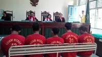 Napi Tanjung Gusta bernama Julianto itu berpeluang bebas dari hukuman jika vonis hakim tidak dibacakan juga sebelum 19 Agustus 2016. (Liputan6.com/Reza Perdana)