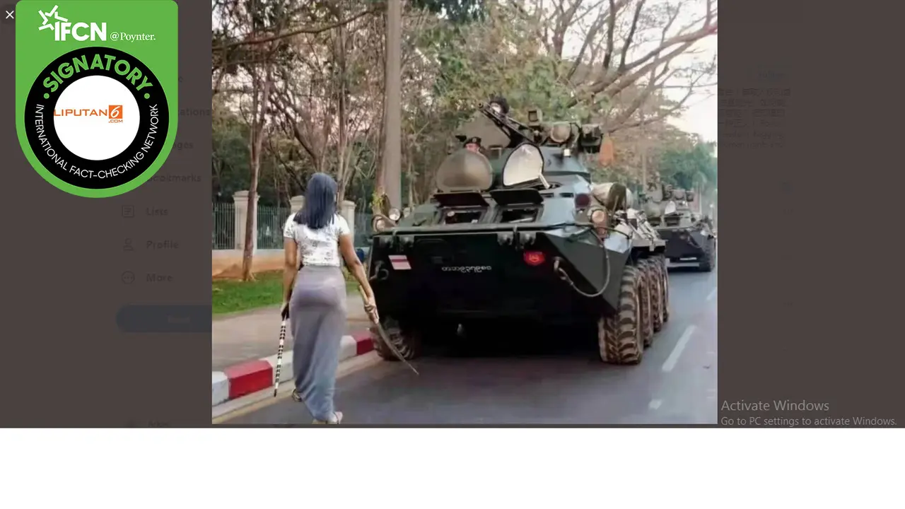 Klaim Foto Wanita Pegang Pedang Menantang Tank Militer Myanmar