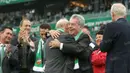 Presiden Austria, Heinz Fischer, menjadi tamu istimewa saat pembukaan Stadion Allianz pada laga uji coba Rapid Vienna kontra Chelsea. (Bola.com/Reza Khomaini)