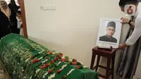 Jenazah anggota DPR RI Fraksi Gerindra Desmond Junaidi Mahesa akan di makamkan ke Al Azhar Memorial Garden Karawang Jawa Barat. (merdeka.com/imam buhori)