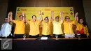 Sejumlah tim sukses Ade Kamomarudin mengangkat tangan siap untuk memenangkan dalam bursa pemilihan calon ketua umum DPP Golkar di Yogyakarta, Jumat (11/3/2016). Rencana  Munaslub akan di gelar pada tahun 2016. (Liputan6.com/Boy Harjanto)