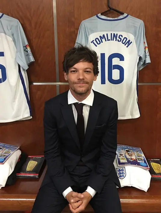 Namun tersiar kabar Zayn Malik tidak ikut serta hadir bersama teman-temannya untuk memberikan semangat dan dukungan pada Louis Tomlinson. Menurut seorang sumber, Zayn masih menyimpan sedikit dendam pada teman-temannya. . (Instagram/louist91)