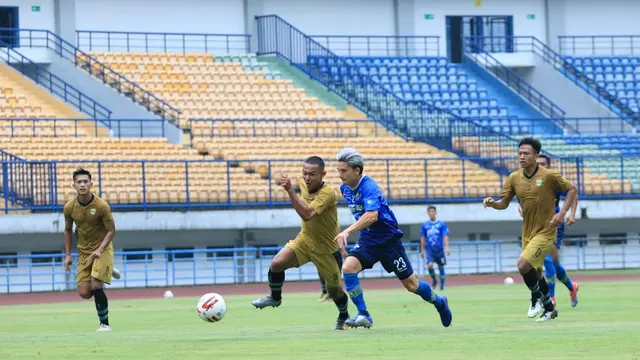Persib Bandung senior vs tim Persib Bandung U-20
