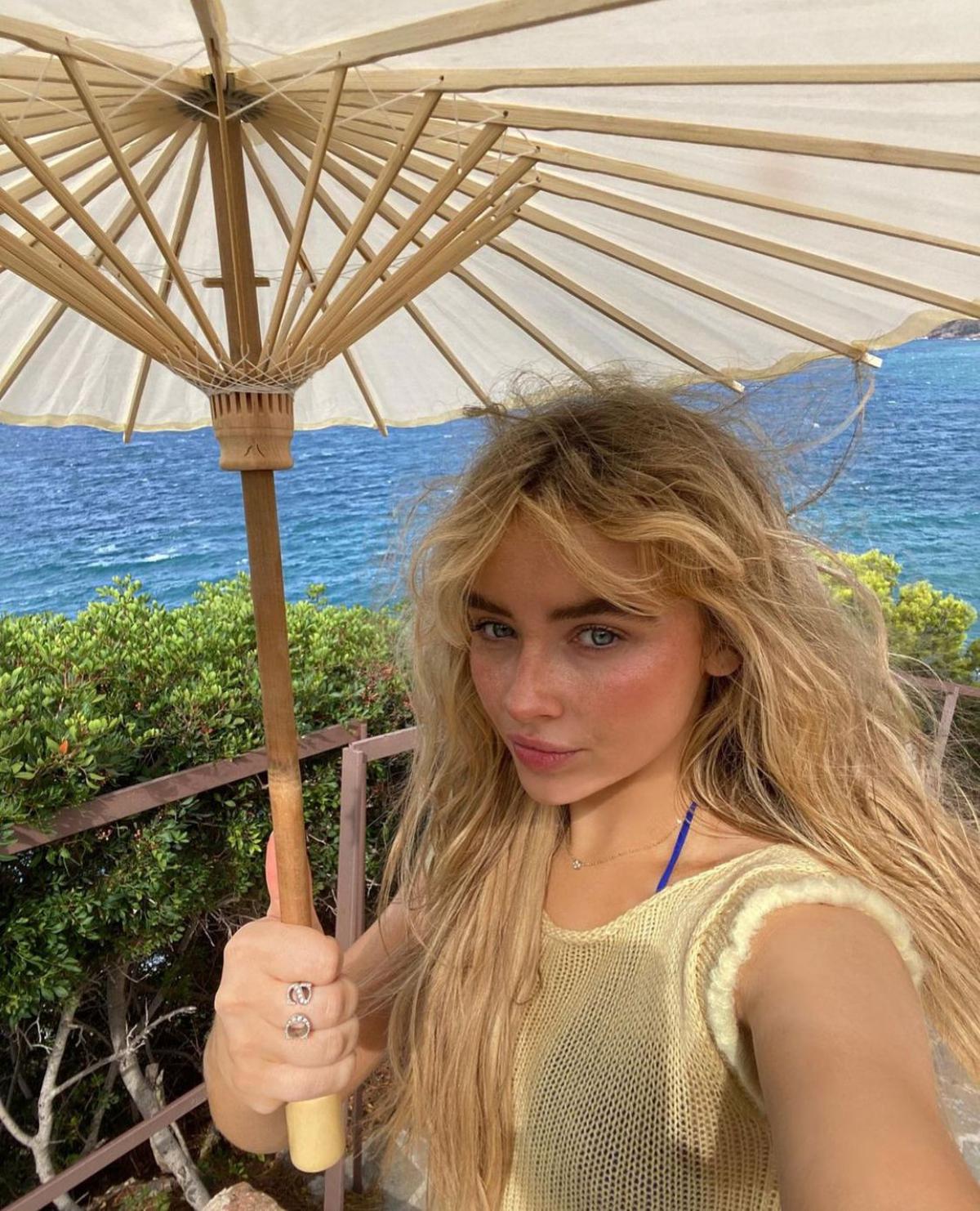 Profil Sabrina Carpenter, dari Bintang Disney ke Sorotan Dunia Pop