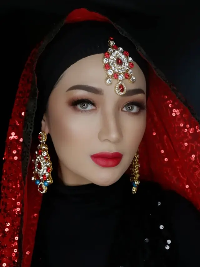 7 Potret Imel PC Saat Arisan Ini Bergaya Bak Seleb Bollywood