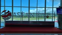 Atribut KTT ke-42 ASEAN 2023 di dalam Bandara Komodo menjelang penyelenggaraan KTT di Labuan Bajo pada 9-11 Mei 2023. (Liputan6/Benedikta Miranti)
