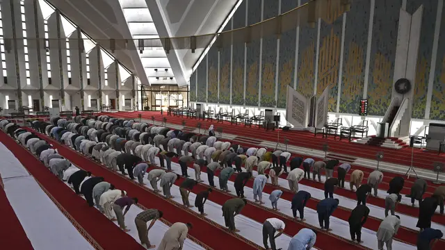 Melihat Umat Muslim Pakistan Itikaf di Bulan Ramadhan