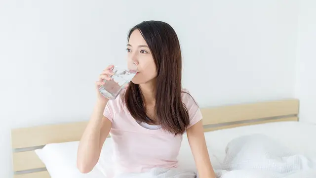 Melembapkan Kulit Berminyak Itu Penting, Cari Tahu Trik Perawatan dan Kandungan Skincare yang Tepat Yuk!