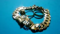 Ilustrasi – perhiasan cincin dan gelang emas. (Foto: Liputan6.com/Muhamad Ridlo)