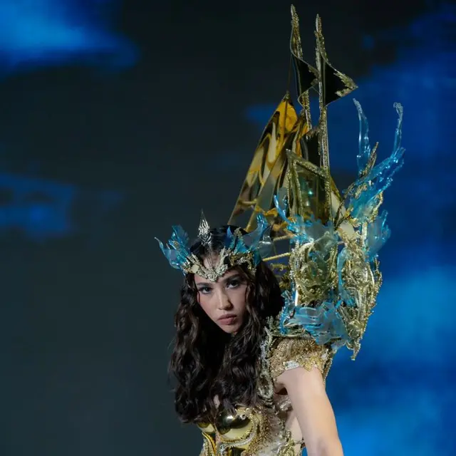 Laksmi De Neefee Siap Berlaga di Miss Universe 2022 dengan Kostum Kapal Phinisi 6 Kilogram
