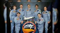 17-6-1985: Kisah Astronot Muslim Pertama di Luar Angkasa