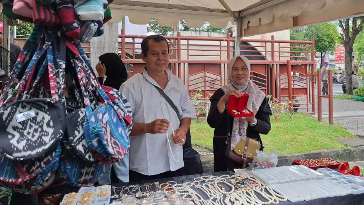 Sukarni (51), penjual aksesoris mutiara di NTB. (Foto: Liputan6.com/Agustina M)