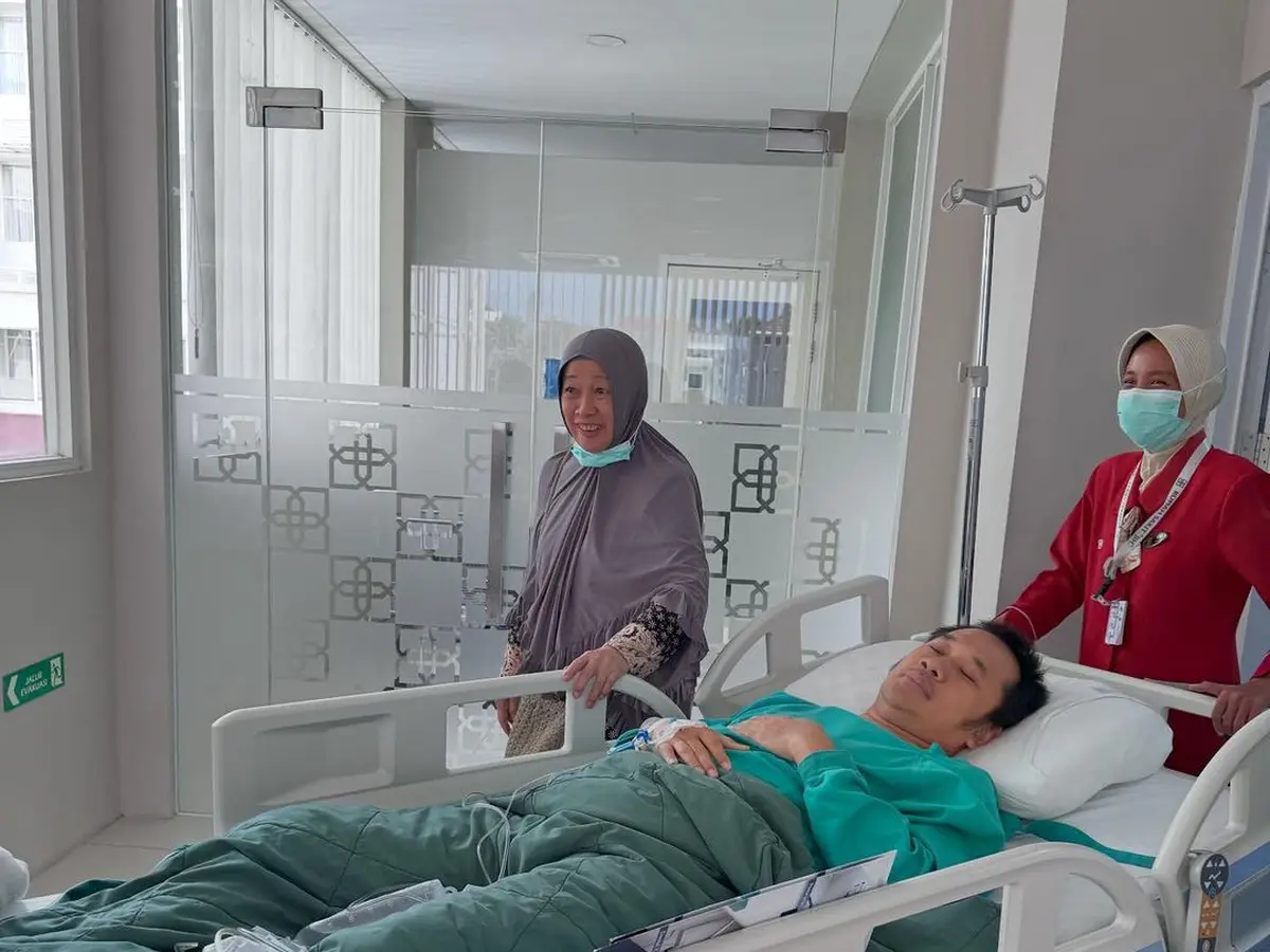 Hanung Bramantyo Baru Pulang Opname, 2 Hari Kemudian Masuk RS Lagi Usai Patah  Kaki Ketiban Motor - ShowBiz Liputan6.com