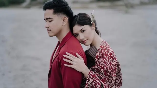 8 Potret Prewedding Terbaru Kaesang Pangarep dan Erina Gudono, Tampil Berkain hingga Gaya Semi Formal
