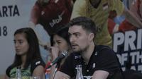 Pebulutangkis Denmark, Mathias Christiansen, memberikan keterangan saat jumpa pers di hotel Sultan, Jakarta, Selasa, (2/7/2018). Blibli Indonesia Open 2018 akan berlangsung pada 3-8 Juli 2018 di Istora Senayan, Jakarta. (Bola.com/M Iqbal Ichsan)