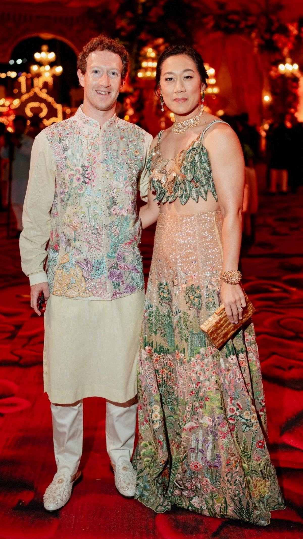 CEO Meta Mark Zuckerberg dan istrinya Priscilla Chan berpose saat menghadiri perayaan pranikah Anant Ambani, putra Mukesh Ambani, Ketua Reliance Industries, dan Radhika Merchant, putri industrialis Viren Merchant di Jamnagar, Gujarat, India.