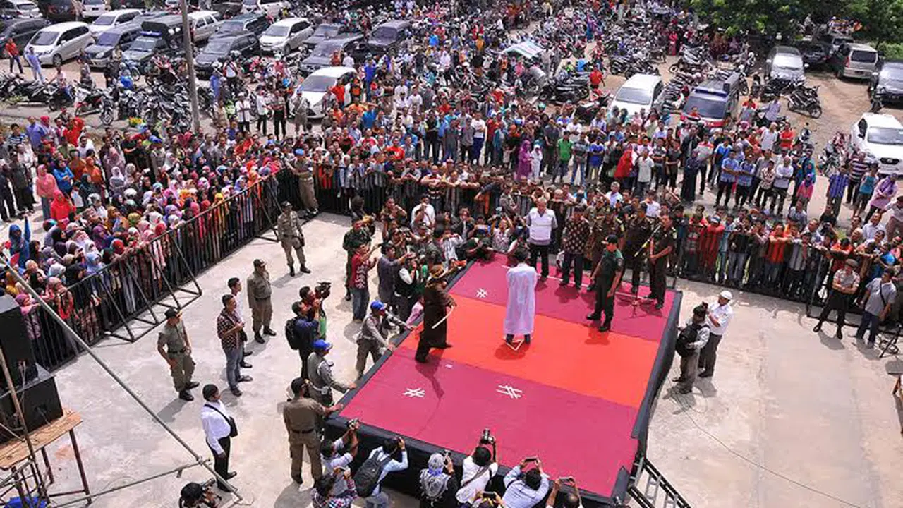 Usai Melahirkan, Wanita Aceh Batal Dieksekusi Cambuk 