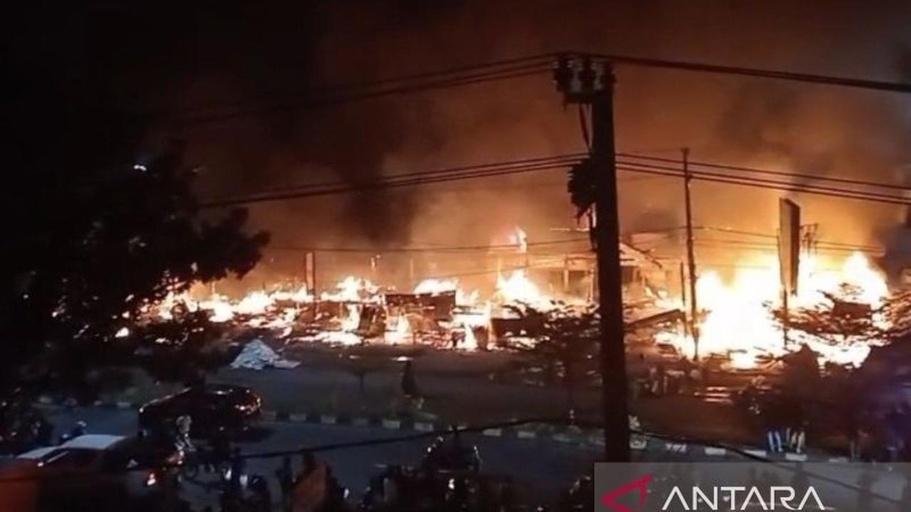Dampak Kebakaran Pasar Muaro Bungo Jambi: 120 Pedagang Terdampak dan Kerugian Miliaran Rupiah