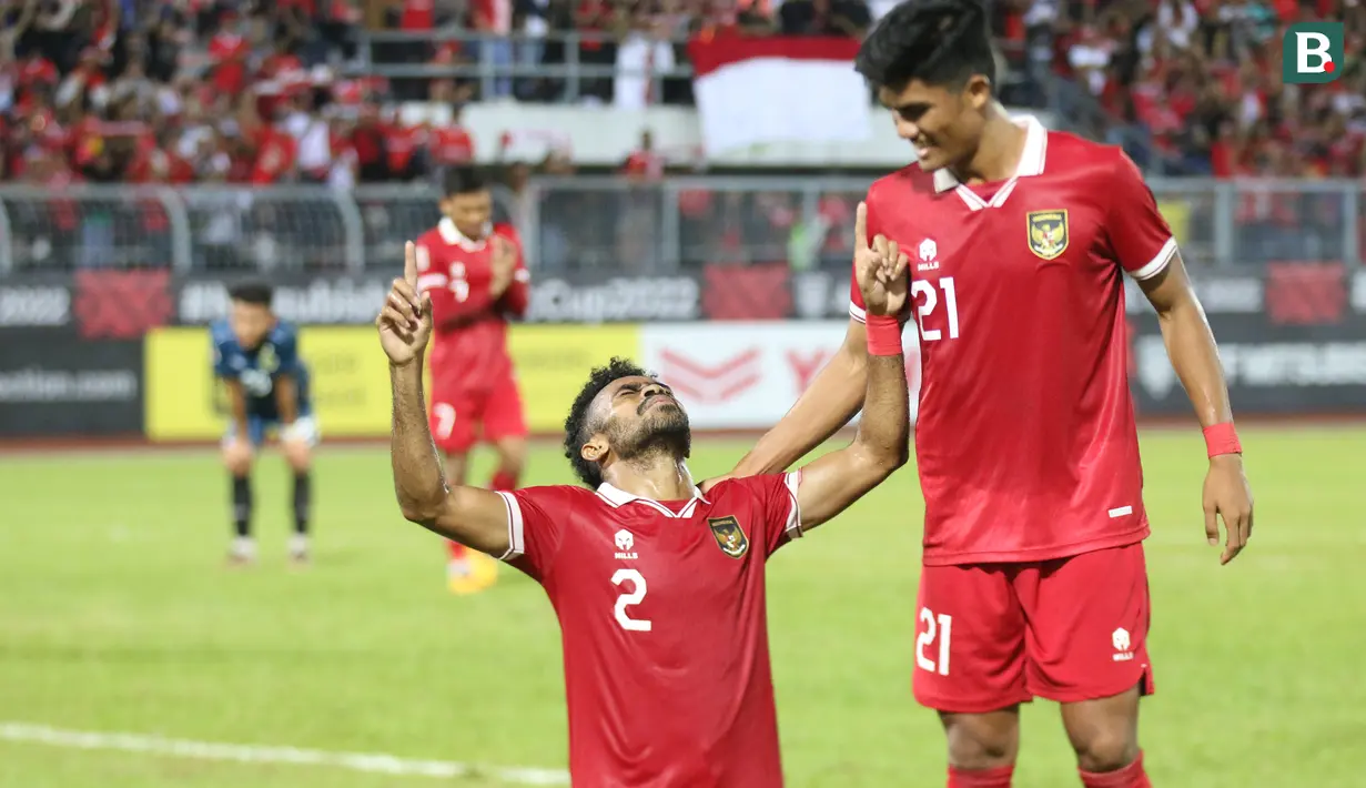 <p>Timnas Indonesia masih mampu mencetak dua gol lagi sebelum laga usai. Marc Klok membuat Timnas Garuda unggul 6-0 pada menit ke-86 memanfaatkan umpan Yakob Sayuri hanya lima menit setelah masuk menggantikan Rizky Ridho. Gol pamungkas Timnas Indonesia dicetak oleh Yakob Sayuri pada masa injury time melalui sundulan kepala memanfaatkan umpan Edo Febriansyah. (Bola.com/Zulfirdaus Harahap)</p>