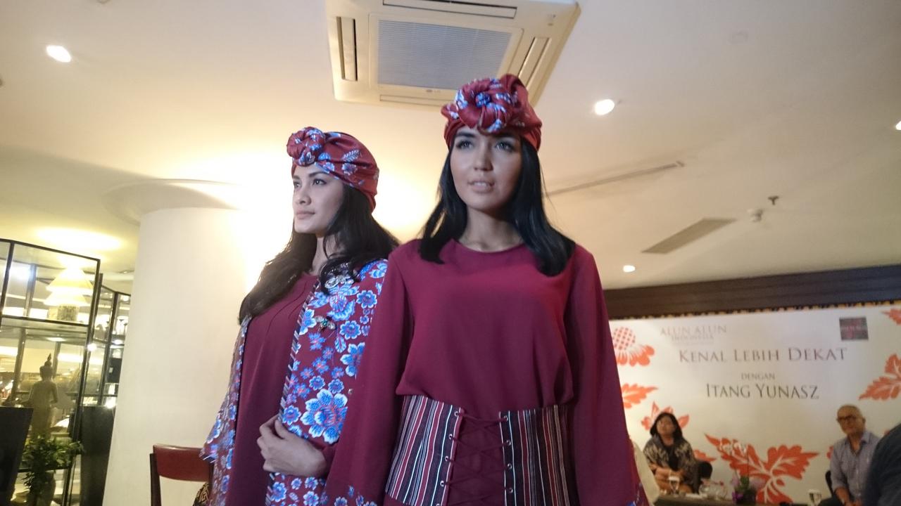 Koleksi Java Sumatera Spring Summer 2017 dari Itang Yunasz