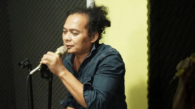 Deolipa Yumara, lead vocal band Deolipa Project (ist)