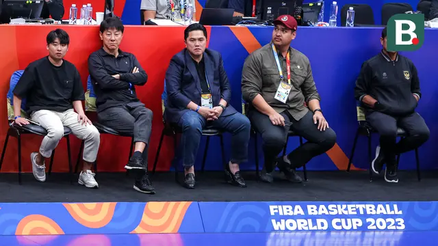 Foto: Momen Asik Shin Tae-yong dan Skuad Timnas Indonesia U-17 Nonton Piala Dunia FIBA 2023