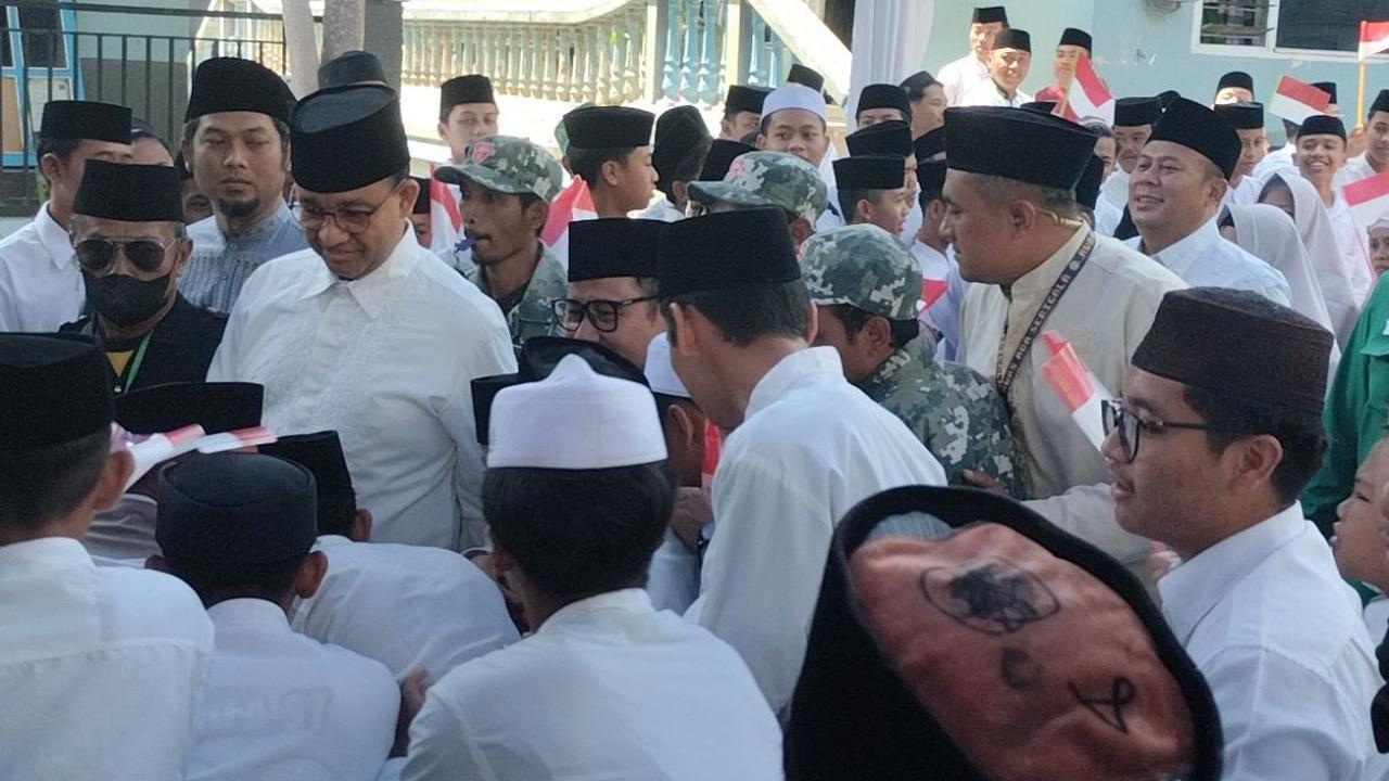 Selain santri dan emak-emak Anies atau Manis, ada juga simpatisan Partai Kebangkitan Bangsa (PKB). Para simpatisan meneriakkan nama Anies dan Cak Imin.