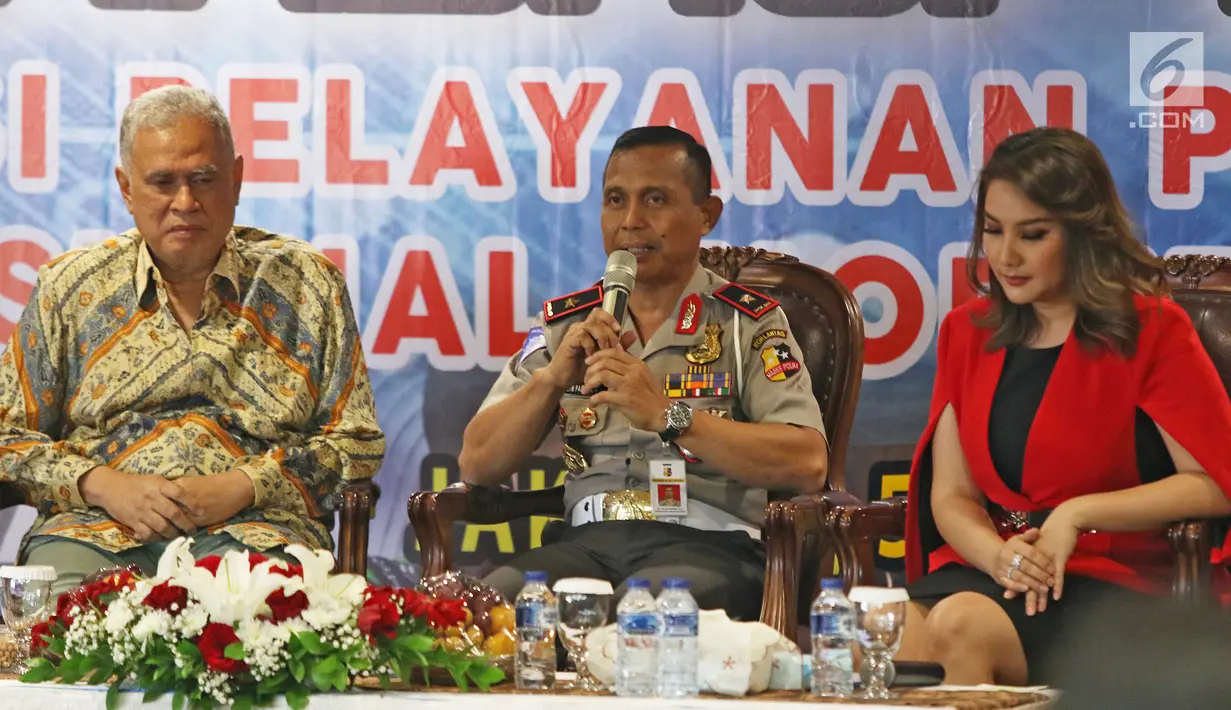 Direktur Regident Korlantas Polri Halim Pagarra memberi pemaparan dalam Workshop Smart SIM di NTMC, Jakarta, Kamis (5/9/2019). Ada beberapa fitur baru dalam Smart SIM seperti integritas dengan uang elektronik. (Liputan6.com/Herman Zakharia)