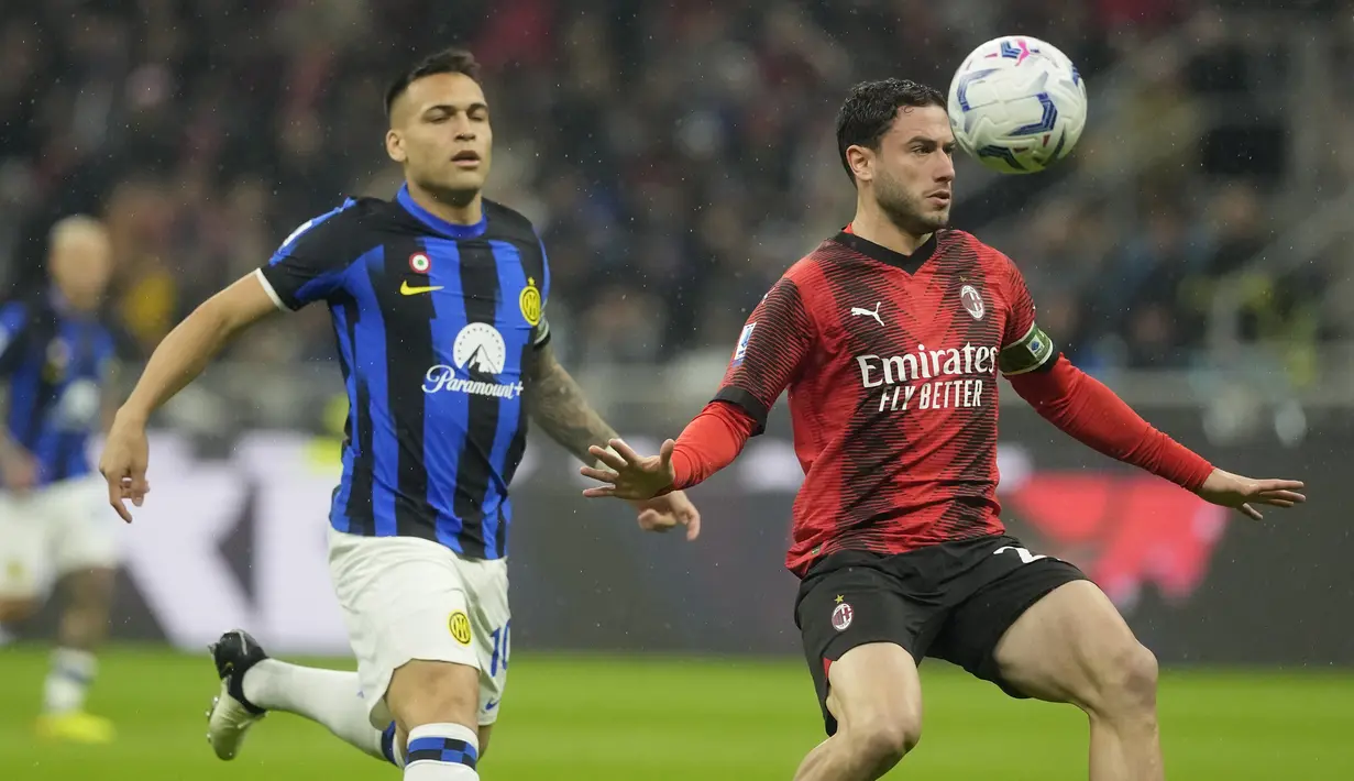 Derby della Madonnina kali ini dimenangkan Inter dengan skor 2-1. (AP Photo/Luca Bruno)